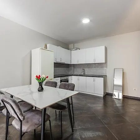 Apartment Sunset 1br Escape By Pikhost Durrës